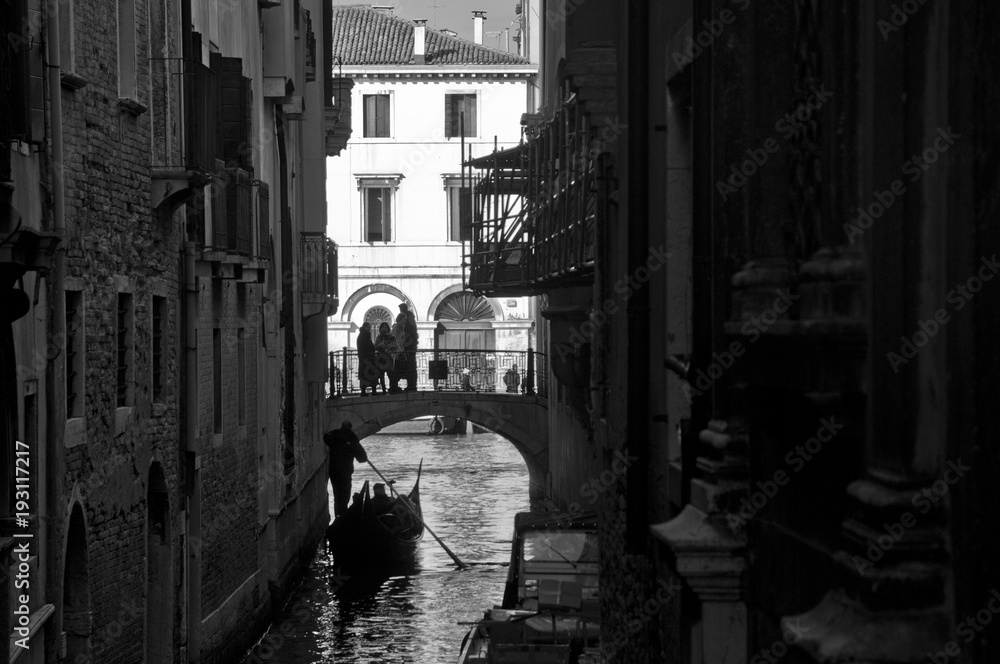 Venezia, canale in bianco e nero