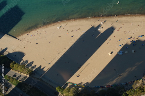 Obraz na plátně In the shadow of the skyscraper