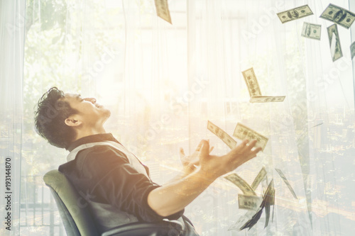 Tableau sur toile professional business man success in dollar money rich, millionaire or billionai