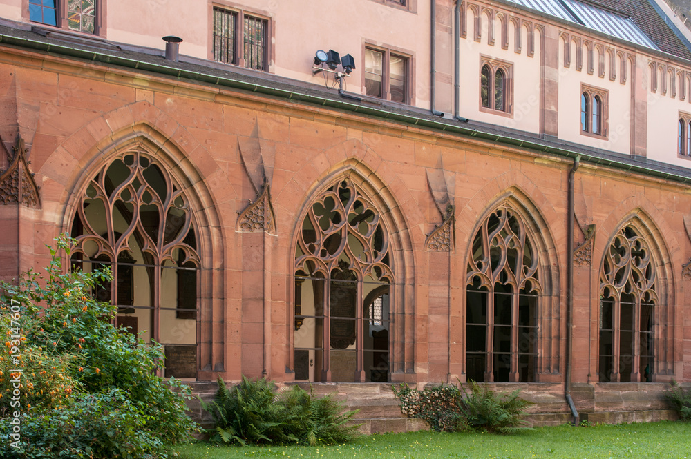 Obraz premium Kreuzgang des Münsters in Basel