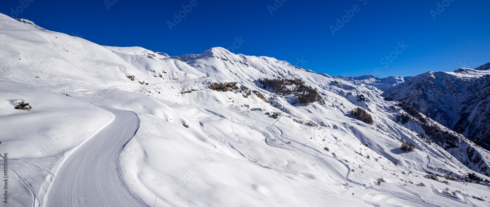 Obraz premium Panoramic view of the slopes of Orcieres-Merlette ski resort in Winter. Hautes-Alpes, Ecrins National Park, Champsaur, Alps, France