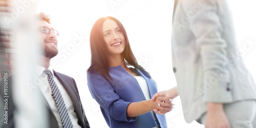 Billede på lærred Businesswomen Shaking Hands In Modern Office