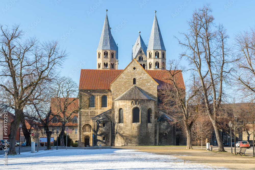 Halberstadt im Winter am Domplatz