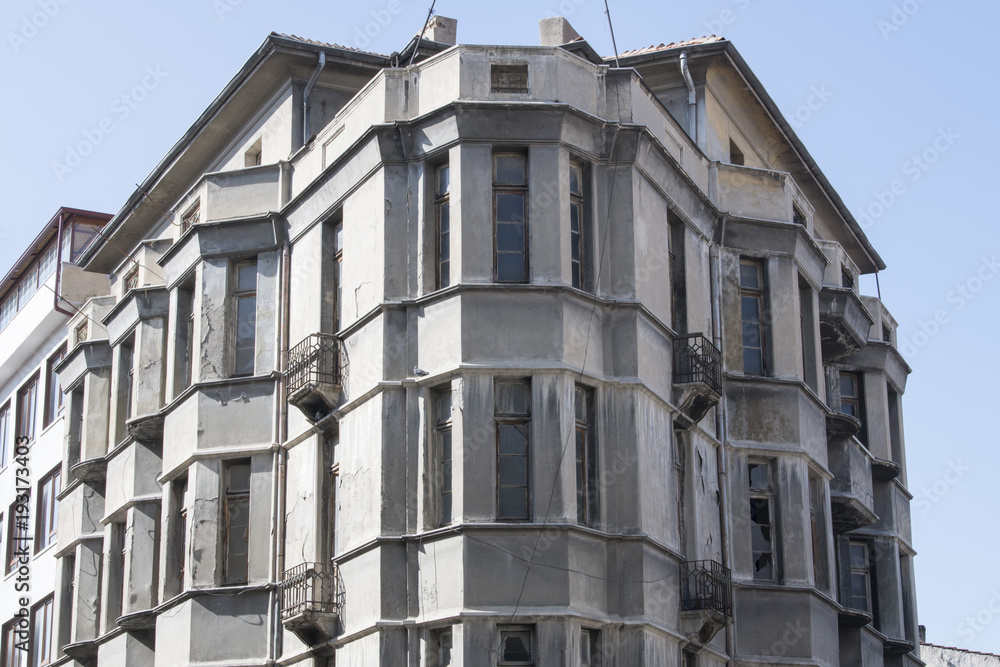 Obraz premium Old Big Apartment