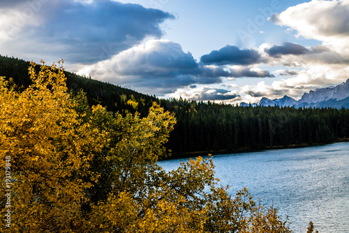 Fototapeta Naklejka Na Ścianę i Meble -  Two Jacks Lake, Banff National Park, Alberta, Canada