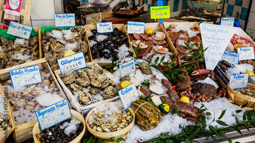 Obraz na płótnie Fish shop in a market, Paris, France w salonie