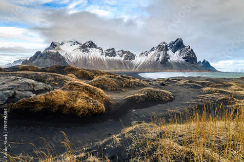 niesamowity dziki krajobraz Stokksnes, Islandia