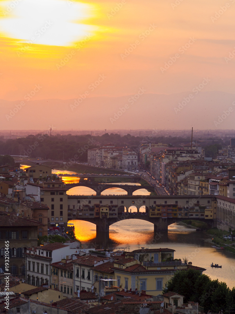 Obraz premium Panorama, aerial view, River Arno and Ponte Vecchio (Old Bridge), during the sunset, Florence, Tuscany, Italy.