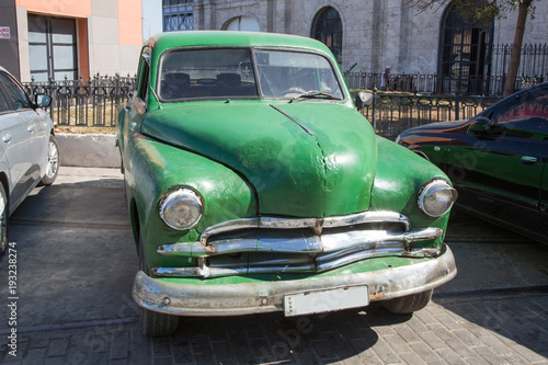 Wunderschöner grüner Oldtimer auf Kuba (Karabik)