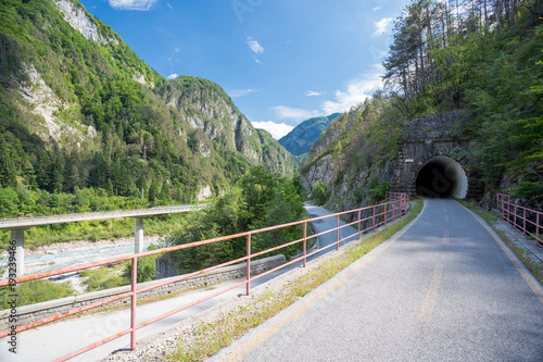 Fotografi Alpe Adria cycle path, Italy.
