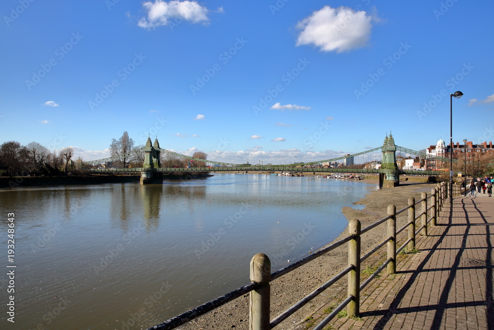 The Thames Path with Hammersmith Bridge in the background, borough of Hammersmith and Fulham, London, UK