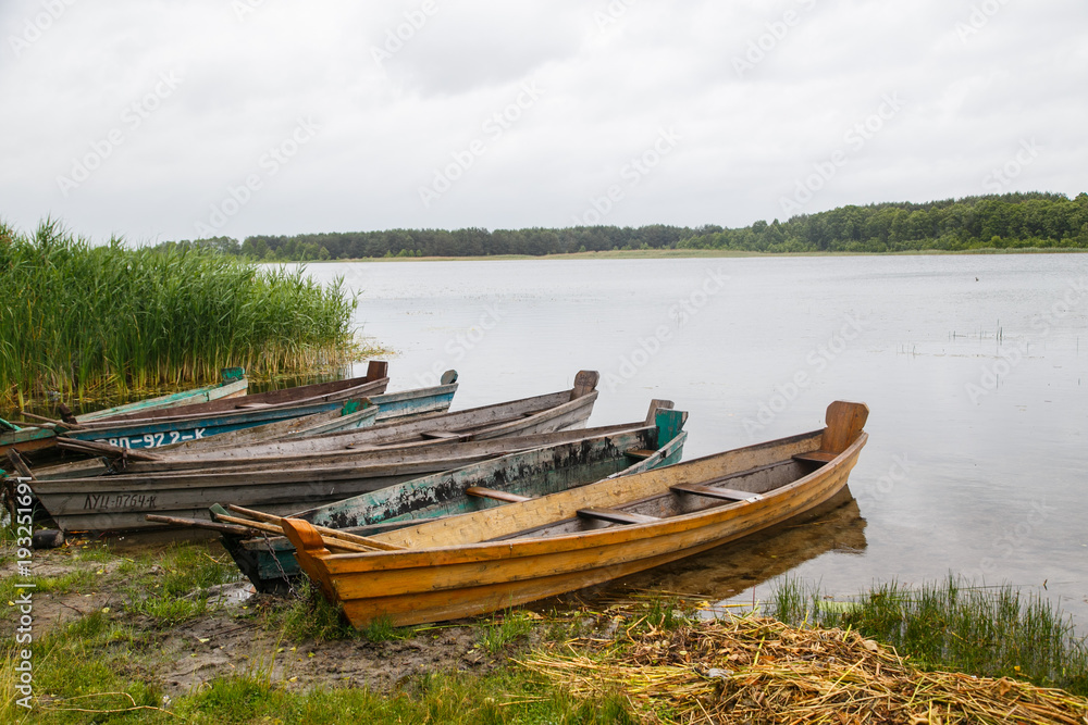 Some boats at the seashore on a cloudy day