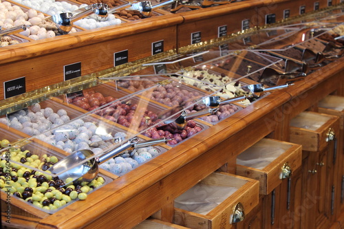 Принти на полотні Boutique de chocolat et de sucreries en France