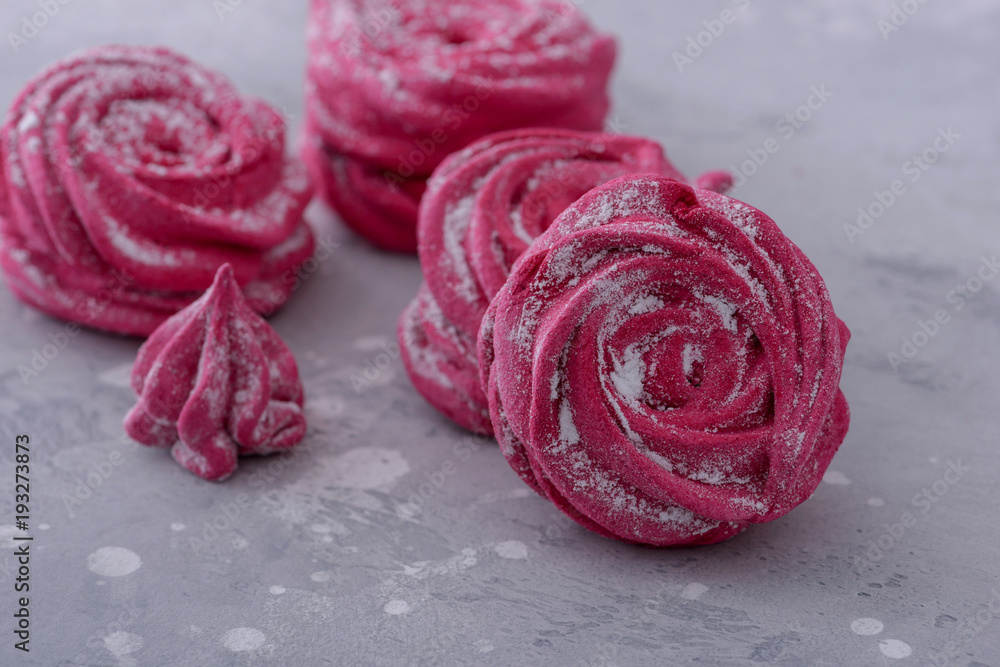 Obraz premium Tasty meringues cookies