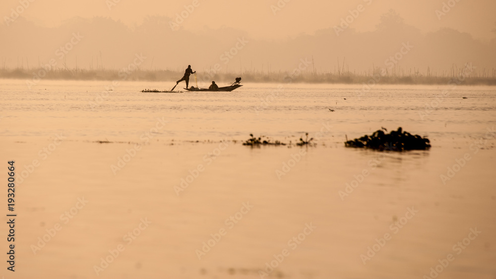 Sunset - fishermen - Inle Lake