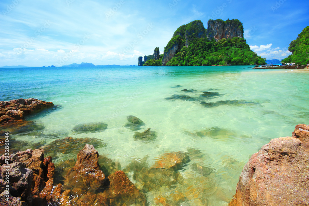 Fototapeta premium Long tail boats at koh Hong island, Andaman sea of Thailand