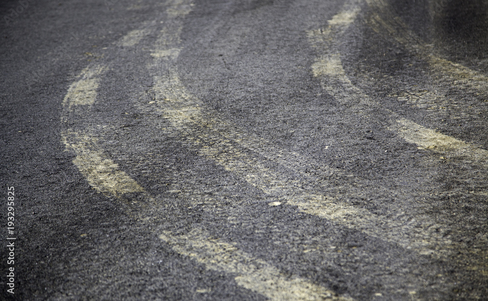 Naklejka premium Skidding road markings