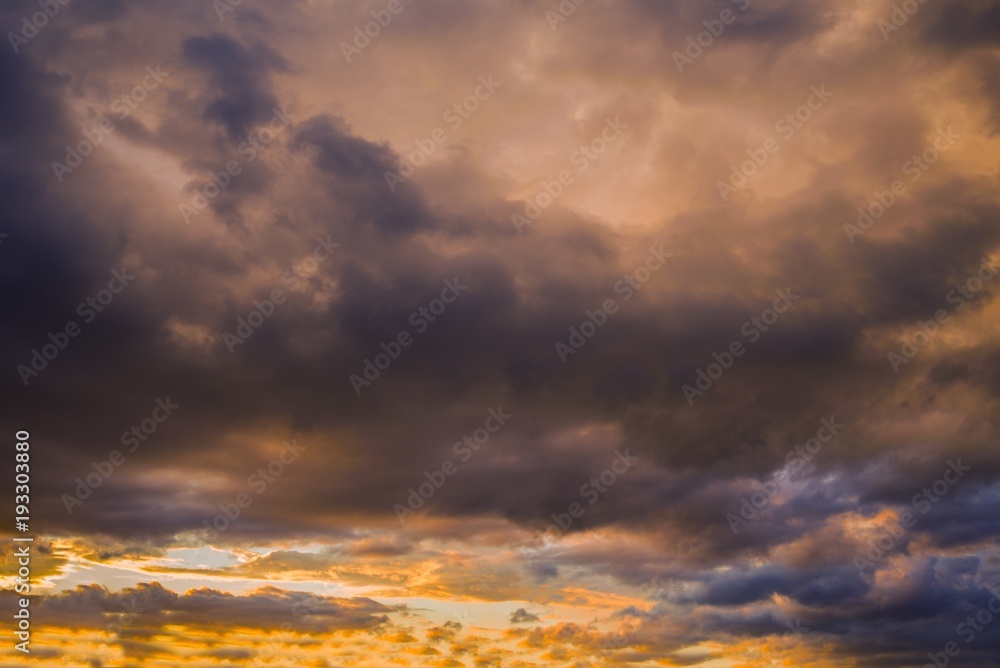 Obraz premium Dramatic Dark cloudy stormy sky in the evening