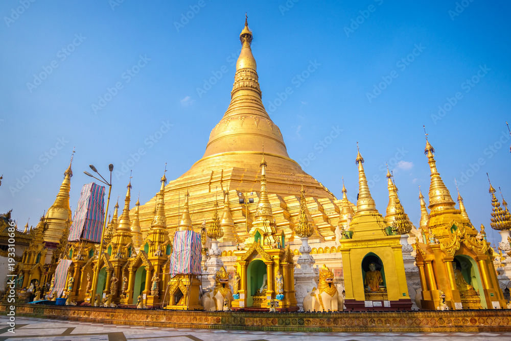 Naklejka premium Shwedagon Paya pagoda Myanmer famous sacred place and tourist attraction landmark.Yangon, Myanmar