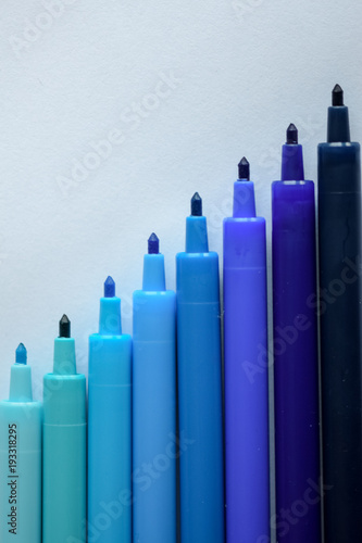 Blue color felt tip pen markers