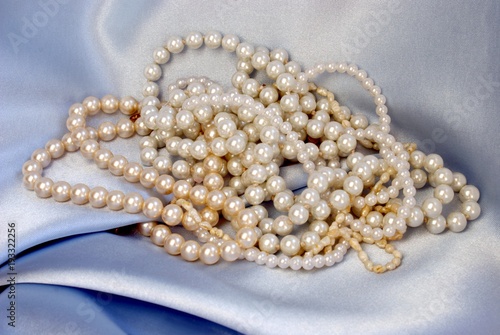 pretty ladys' necklace pearls