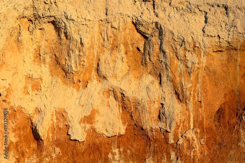 Obraz Szczegół naturalna pomarańczowa brown gliniasta ziemia wąwozu ściana z szorstkim tekstury tłem (glina)