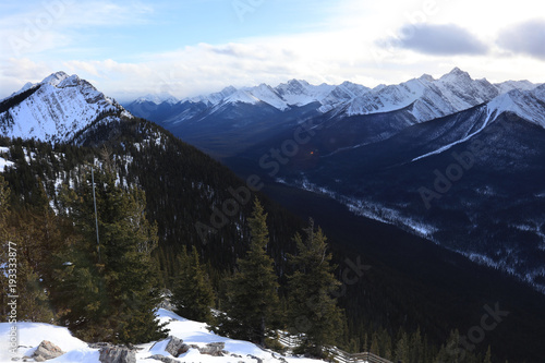 Winterlandschaft aus Sicht des Sulphur Mountains in Banff, Kanada