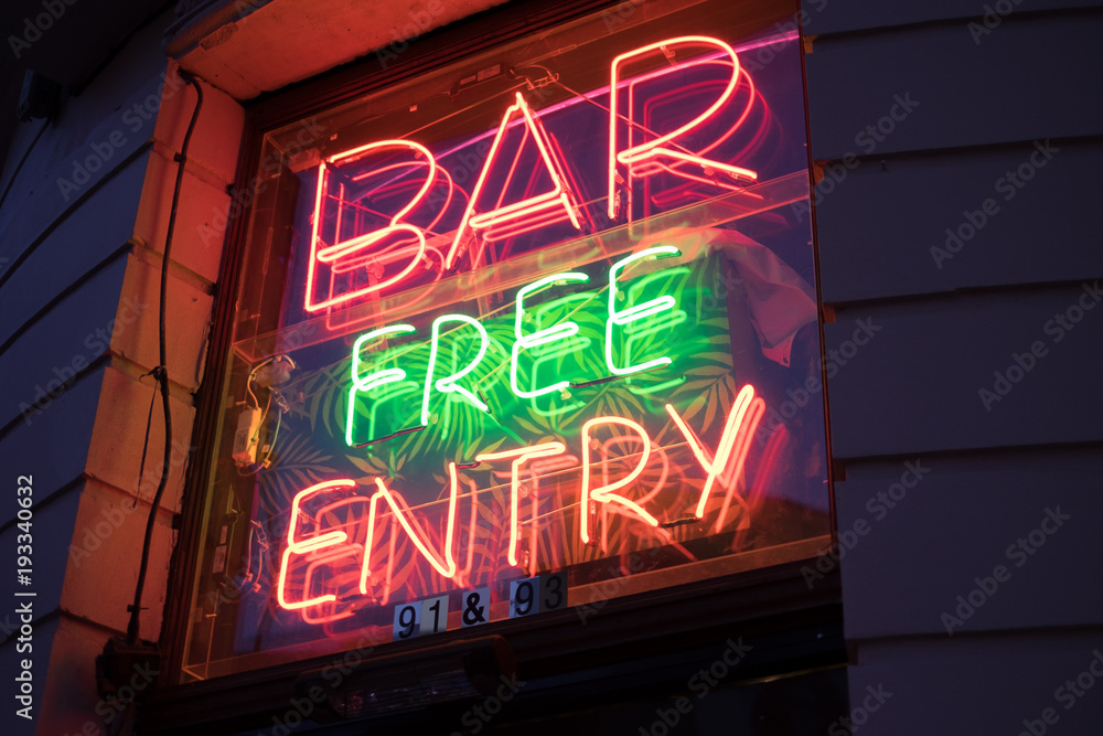 Obraz premium Bar Free Entry Neon Sign