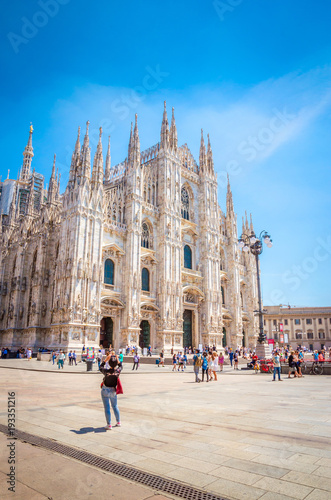 Tableau sur toile Cathedral Duomo di Milano  in Square Piazza Duomo at morning, Milan, Italy