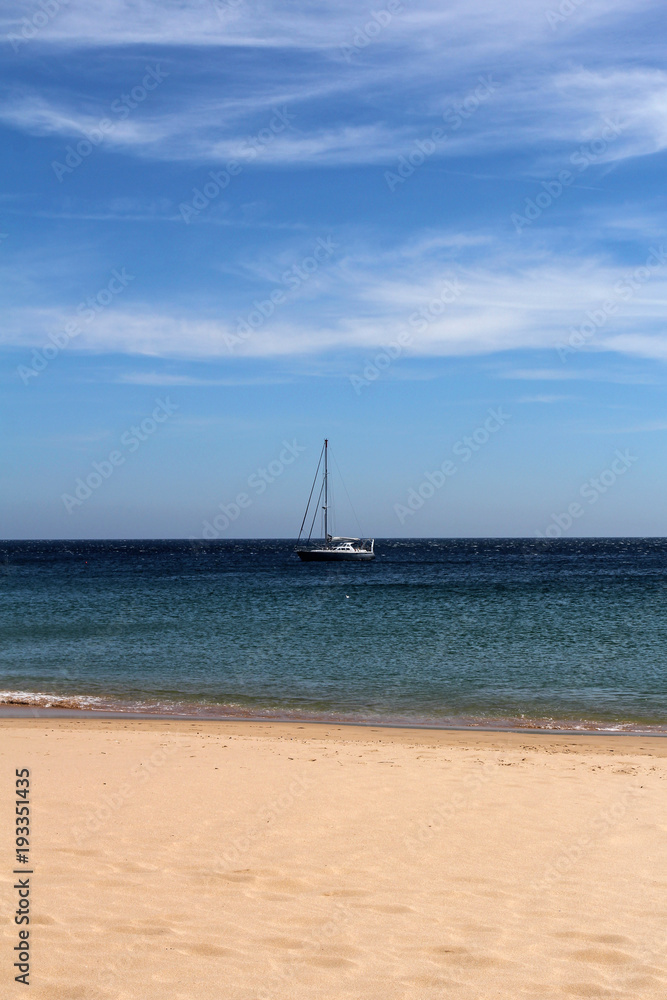 Obraz premium empty beach and yacht at sea