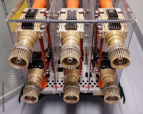 Medium voltage circuit breaker element