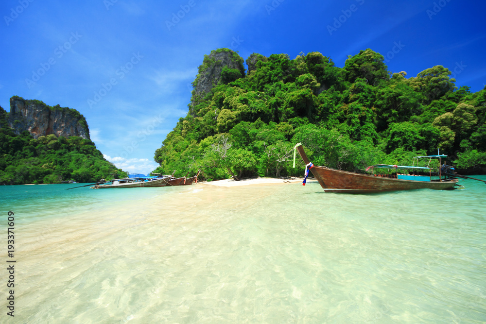 Obraz premium wooden Thai boats at Andaman sea of Thailand