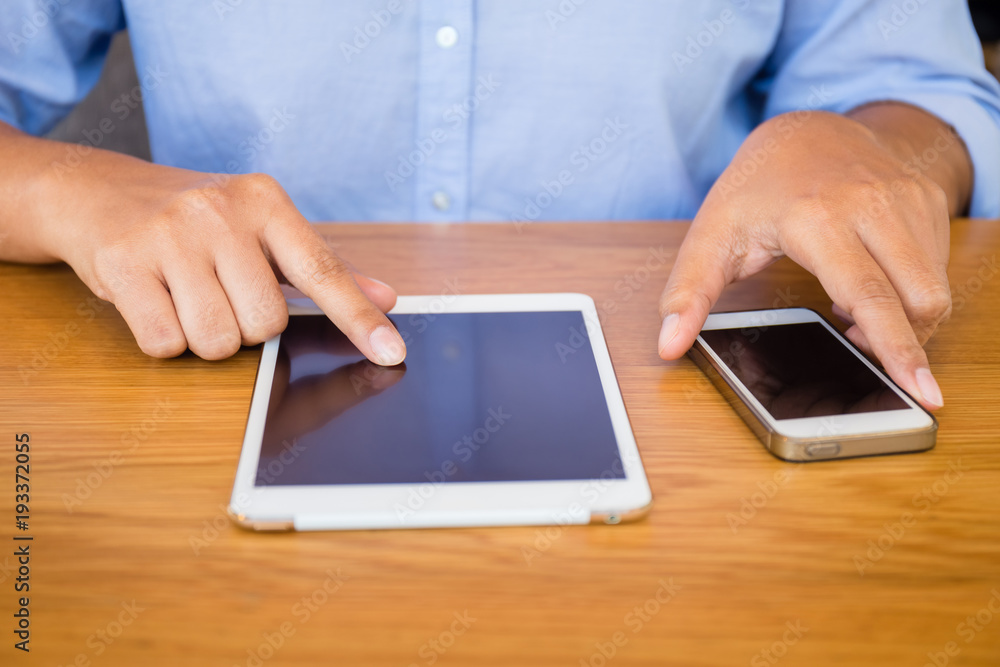 Use Tablet and Smartphone Connection Use Tablet and Smartphone Connection