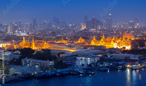 Grand palace at twilight in Bangkok, Thailand © PRASERT