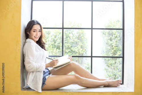 Asian artist woman looking to camera with attractive smiling. People with education concept. Free Download Asian artist woman looking to camera with attractive smiling. People with education concept. - GFXLoad