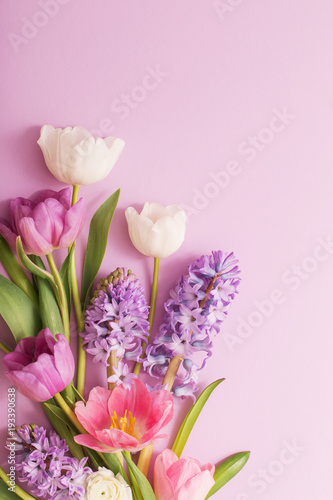 Fototapeta Naklejka Na Ścianę i Meble -  beautiful flowers on paper background