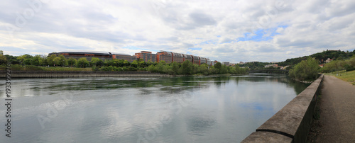 Les bords du Rhône et la cité internationale à Lyon en panoramique