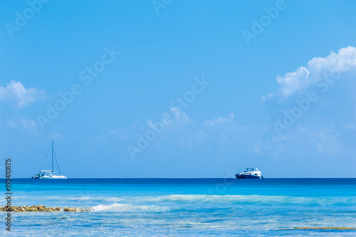 Sailing catamarans and waves © zoommachine