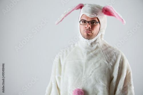 Fotobehang Bunny: Serious Rabbit Man