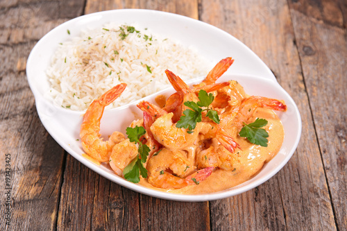 shrimp with cream and curry, rice