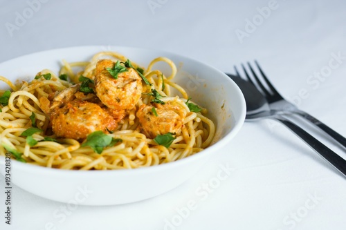 Spaghetti with chicken meat and cream sauce