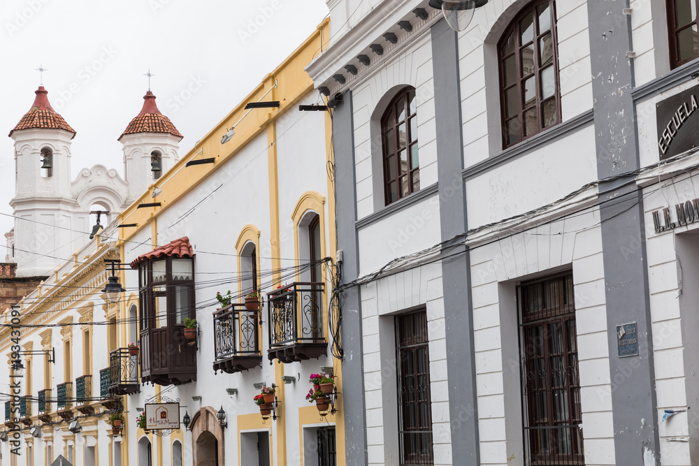 Naklejka premium Sucre is the constitutional capital of Bolivia. Traditional colonial architecture, white houses.