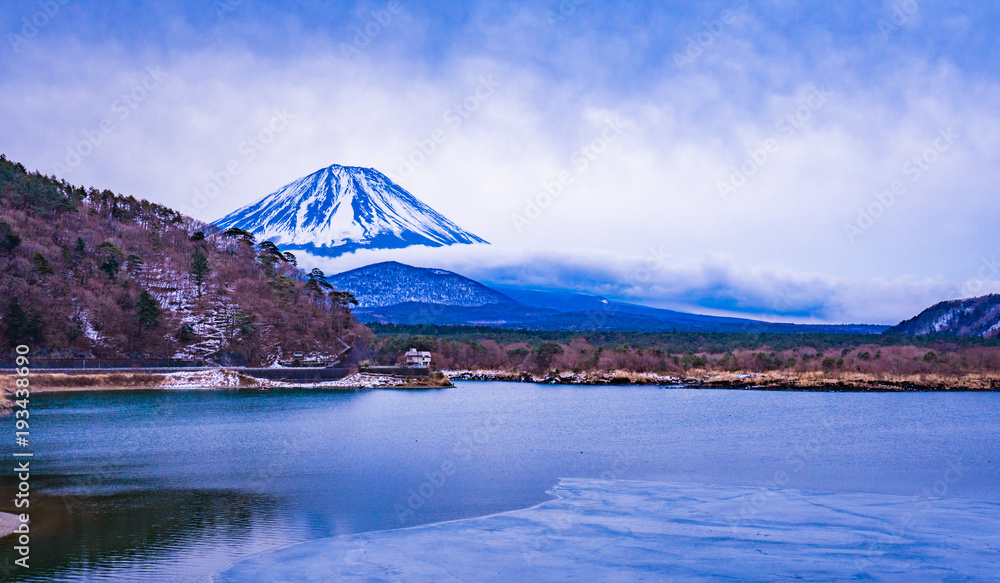 精進湖からの富士山2018