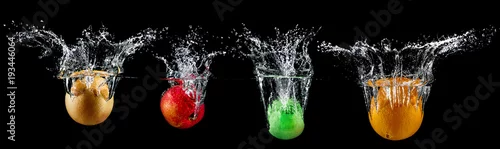 Obraz  z motywem fruit in water splash