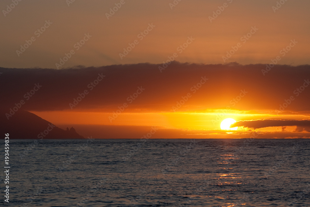 Obraz premium Sunset at sea, Tenreife, Spain