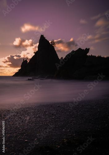 Long exposure of the end of a sunset on the Olympic Coast © Nicholas Steven