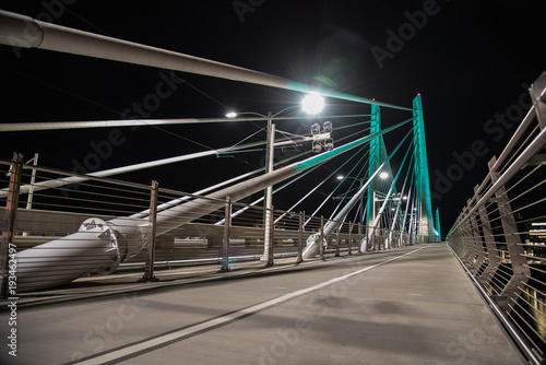 Fototapeta Naklejka Na Ścianę i Meble -  Tillikum Crossing bridge at night in Portland Oregon
