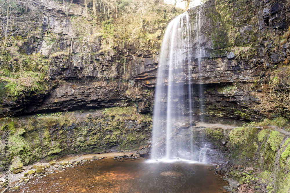 Obraz premium Highest waterfall in South Wales / Henrhyd Falls, Brecon Beacons