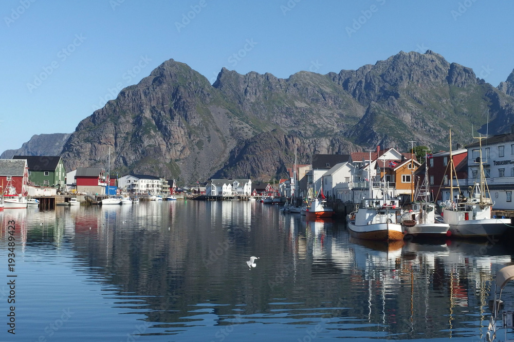 Norweskie wyspy Lofoty - Hennigsvær, piękne miasteczko 