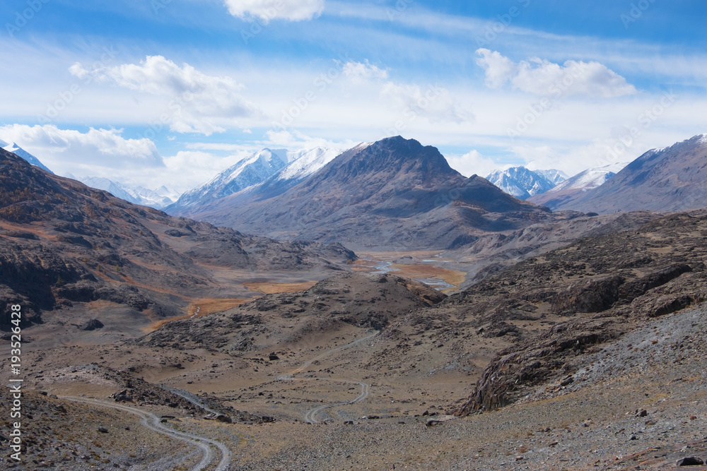 U-shaped valley